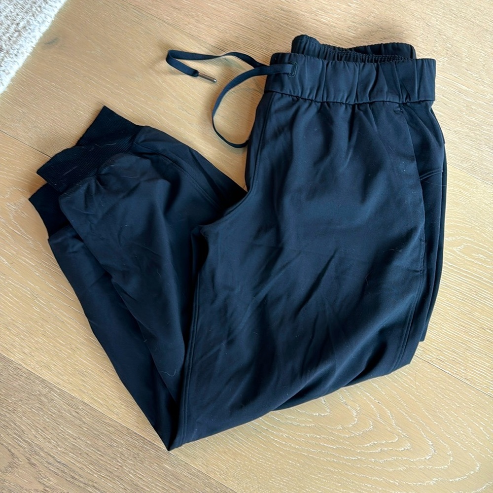 Lululemon Cropped Joggers